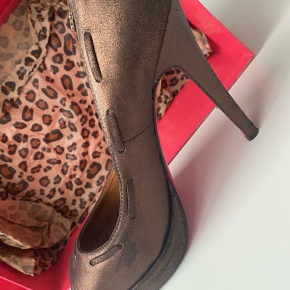 Betsy Johnson peep toe copper heels. - Picture 4 of 9